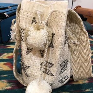 White Wayuu Tribe Poinsettia bag with Pompoms new